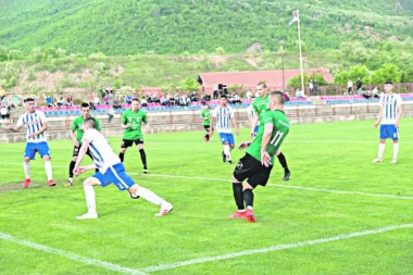 OTKRIVAMO KAKVA AVANTURA ČEKA CRVENO-BELE: Zvezda preko manastira do meča protiv Trepče!