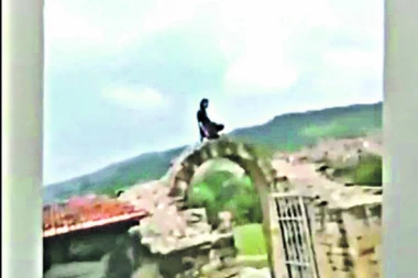 Internetom kruži snimak upada u srpsku svetinju: Sinovi vehabije provalili u najstariju crkvu na Balkanu