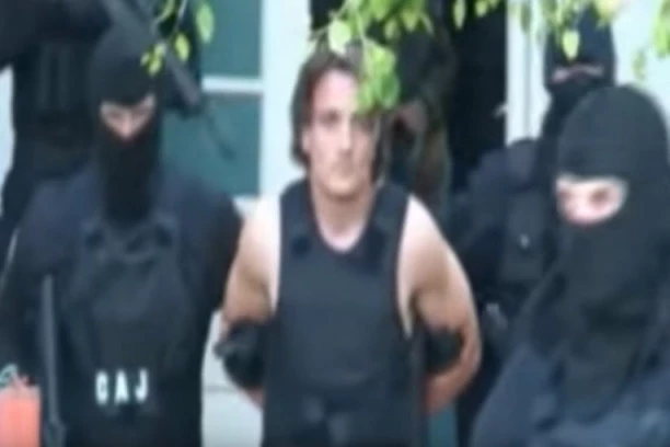 Znamo da si tu, tvoji Aca i Miša! Majka braće Simović umrla od korone: Potresno čituljom ispratili Milanku - to nije jedina smrt koja je zemunce zatekla u zatvoru