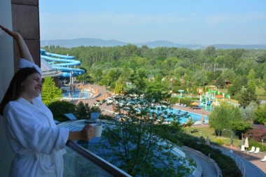 PODELILA SLIKU IZ KREVETA! Šokiraće vas šta lepa voditeljka radi! (FOTO)