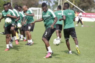 DŽELAT SRBIJE SA MUNDIJALA IZGUBIO PARNICU: Mora bivšoj ženi da preda bogatstvo, plus masnu alimentaciju!