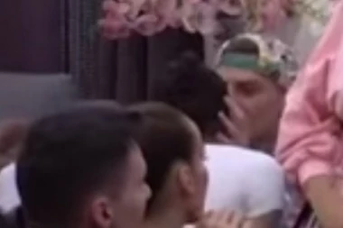 David pokreće tužbu zbog poljupca sa Lazarom, a evo i protiv koga!