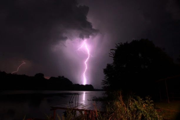 NEVREME STIŽE I U BEOGRAD! Sklanjajte se na bezbedno!