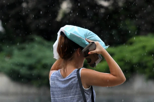 SPREMITE SE za promenu vremena! Prvo VRELO, a onda slede NEPOGODE! Kraj maja promenjiv!