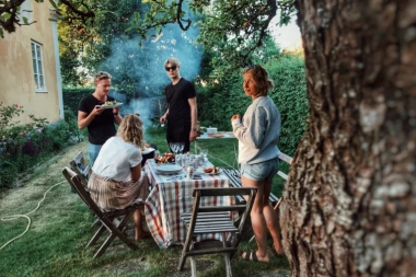 DANAS SU PETROVSKE POKLADE: Ovo je praznik koji treba da okupi porodicu, a JEDNA STVAR je strogo zabranjena!