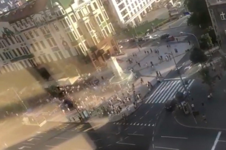 (VIDEO) PROTEST "JEDAN OD PETORO": Opozicija hitno da menja naziv okupljanja u pokušaju!