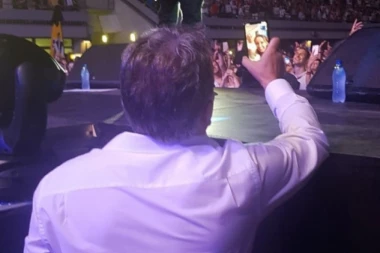 Srce da ti prepukne: Tonijeva supruga nedavno doživela moždani udar, a ipak prati koncert svog supruga!