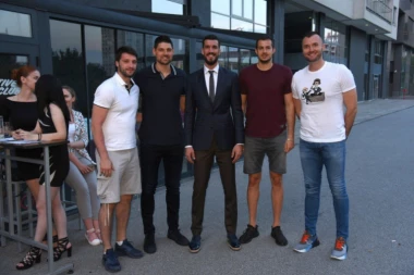 Kešelj i Raduljica skupili  17.500 evra za Saviće!