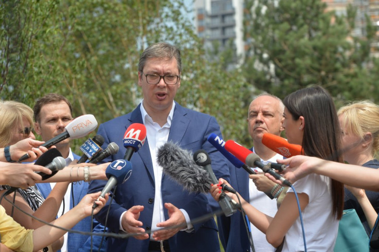 (VIDEO) Novinarka N1 provocirala Vučića, on joj odbrusio: Mi spasavamo Srbiju od katastrofalnih poteza DOS!