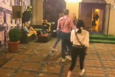 (VIDEO)Jeziva masovna tuča u Parovima: Požgaja tukli sa svih strana!