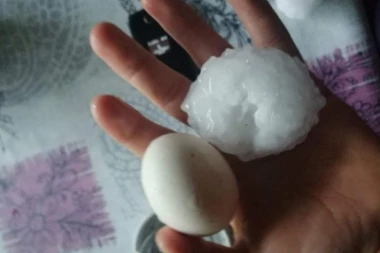 (FOTO) U SRBIJI POČELO NEVREME! Gornji Milanovac i Čačak prvi na udaru: Grad veličine jajeta opustošio sve!