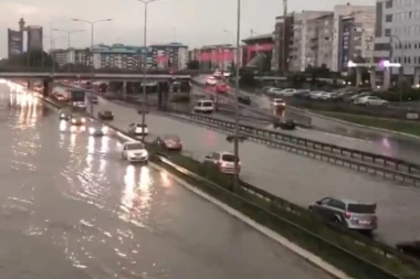 (VIDEO) Paralisan auto-put Beograd-Zagreb, sve je poplavljeno!