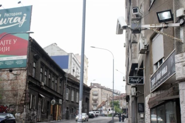 POSTAVLJENE NOVE SAOBRAĆAJNE KAMERE! Uvedeni sistem automatskog kažnjavanja na pet lokacija u Beogradu! (VIDEO)