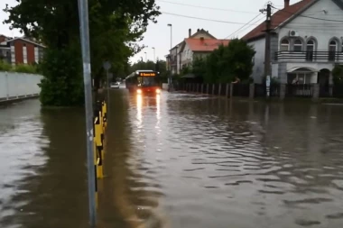 Da li nam preti zaraza od ovolikih poplava? Iz vode pune fekalija vrebaju infekcije a ovo su prvi simptomi