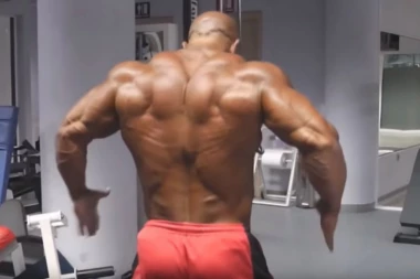 OVAJ MOMAK IMA NEŠTO NA ČEMU MU SVE DEVOJKE ZAVIDE! Fotografije njegovog tela ostavljaju bez daha!