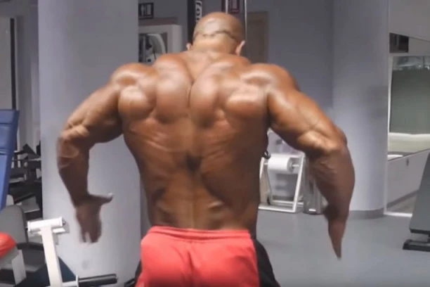 OVAJ MOMAK IMA NEŠTO NA ČEMU MU SVE DEVOJKE ZAVIDE! Fotografije njegovog tela ostavljaju bez daha!