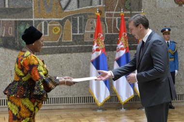 Vučić primio akreditivna pisma novih ambasadora