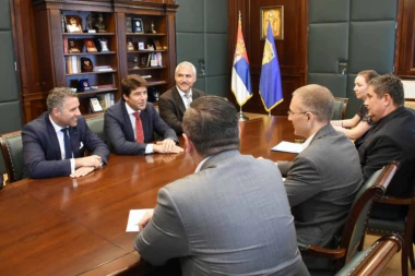 Stefanović sa zvaničnicima Erbasa