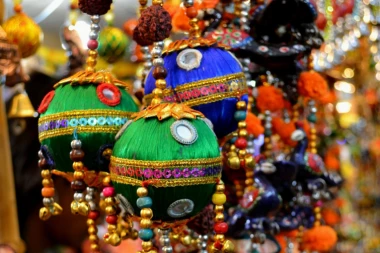 U ovoj zemlji vozovi kasne po dva dana, jezici se uče na ulici, a "da" znači "ne znam"