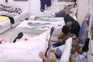 HIT NA JUTJUBU: Pad Bore Santane u "Zadruzi" postao viralan, pevač tvrdi da ga je neko gurnuo!