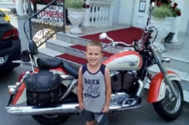 Sve mogućnosti da se leči u Srbiji su iscrpljene! Udružimo se, Davidu (9) je potrebna naša pomoć