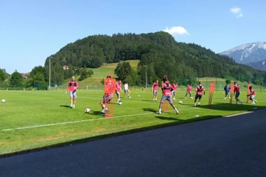 (FOTO) Crvena zvezda nastavila sa vrednim radom u Austriji, danas stiže pojačanje!