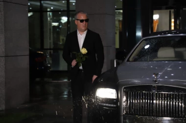 (VIDEO) Totalno drugačiji: Poslušajte novi letnji hit Saše Matića!