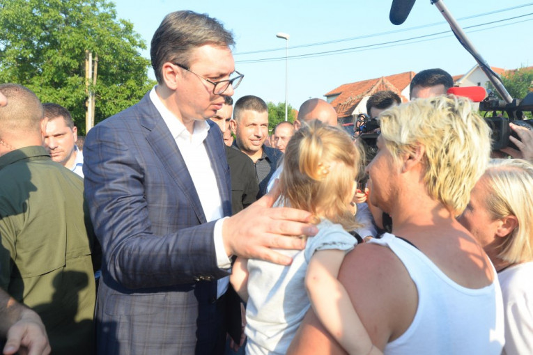 Vučić vratio veru i nadu nakon posete poplavljenih područja