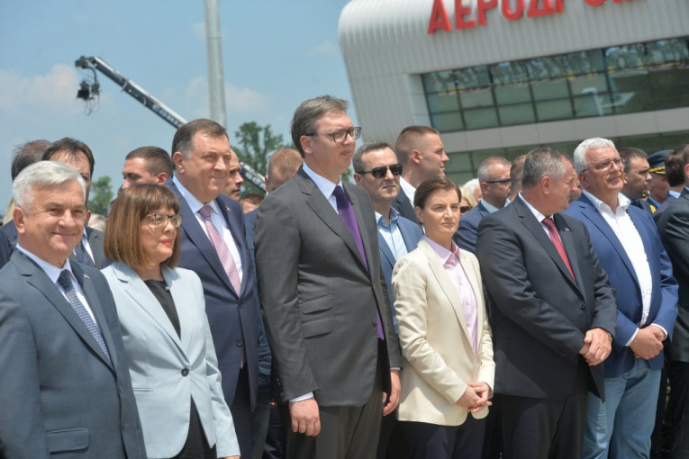 Vučić otvorio aerodrom "Morava": Poleteli smo sa ovog aerodroma - ne da bismo pali već da bismo poleteli još više