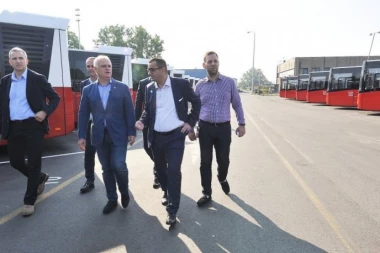 Vesić: Vozači koji ne uključuju klimu u autobusima to rade da bi uštedeli gorivo! Sve ćemo ih kazniti!