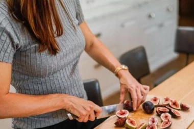 ZA ONE SA DUBLJIM DŽEPOM: Probajte pečene smokve sa pinjolama od Dženifer Garner
