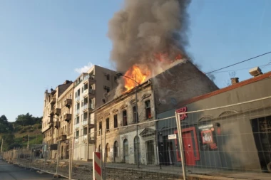 (FOTO, VIDEO) VATRENA STIHIJA DIVLJALA U CENTRU BEOGRADA: Gust dim kuljao na sve strane!
