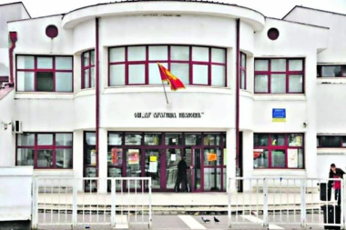 Premijer Crne Gore tvrdi da je incident u podgoričkoj školi izmišljen, majka dečaka "ga pokopala": Tačno je, devojčica poziva na progon Srba i to već traje neko vreme