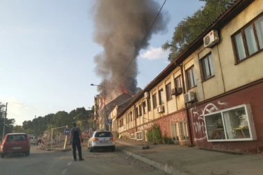 (FOTO) OVO JE UZROK POŽARA U KARAĐORĐEVOJ?! "Videli smo je kako ulazi u zgradu..."