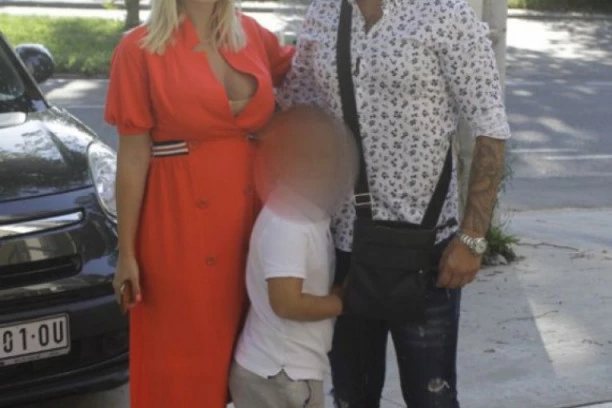 (FOTO) U TATINOM NARUČJU: Nikolina i Saša prvi put pokazali javnosti ćerkicu Nikoletu!