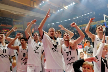 (FOTO) Partizan se pohvalio: Stigla ekipa, tu je i Tomas!