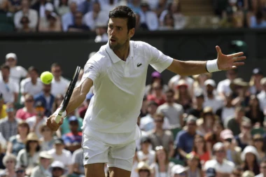 Tenis je lak kada ga igra majstor: Novak furiozno do trećeg kola Vimbldona!