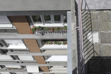 Dve jezive verzije tragedije! Kako je Vuk Laćarak pao sa krova pravo u smrt?!