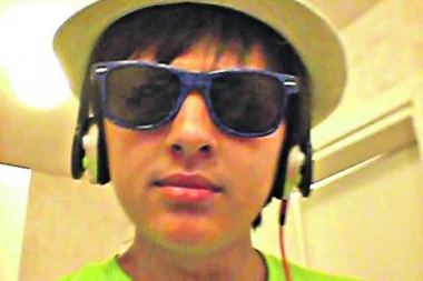 OSTALI BEZ SINA JEDINCA: Ovo je mladić (19) iz Beograda koji je pao sa krova zgrade, pa poginuo