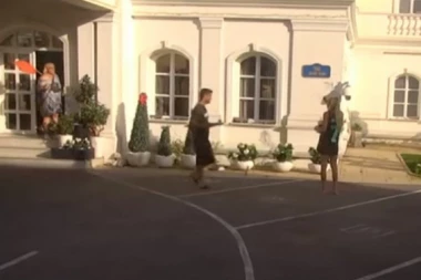 Pljuštale brutalne uvrede i psovke: Žestoka svađa Lune i Zorice, Markovićeva banula u pab kako bi se obračunala sa Đoganijevom!