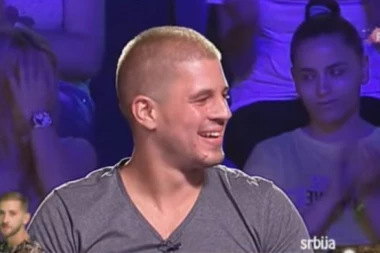 Petrući zaprepastio sve u studiju: Najavio verudbu sa Rebekom, a tek da vidite njenu reakciju!