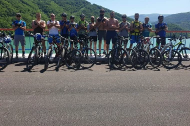 Skandal na Gazivodama: Pripadnici vojske Kosova se kupali na jezeru i pokazivali dvoglavog orla!