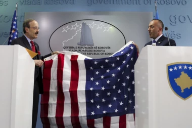 SKANDALOZNO! Eliot Engel ohrabrio Albance za novi udar na Srbe