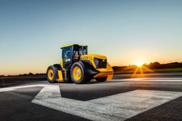 Tragedija na fudbalskom igralištu: Traktor vukao valjak, pa PREGAZIO DEČAKA!