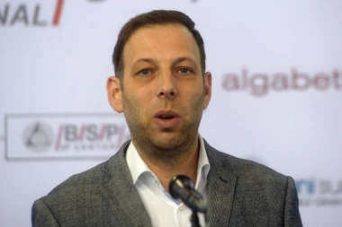 "Đilas koristi sva sredstva da sakrije svoju nesposobnost": Besmislice su da pasarela nije potrebna Beogradu