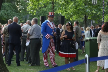 U Beogradu obeležen Dan nezavisnosti SAD, Skot nam poručio: "Prijatelj smo Srbije na putu ka EU"