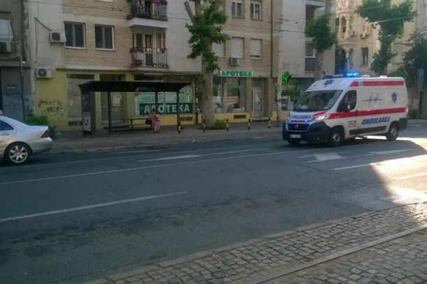 MLADIĆU OTVORENA GLAVA! Jeziva nesreća u centru Beograda, hitno prebačen na reanimaciju!