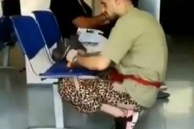 (ŠOK VIDEO) GORI INTERNET! Čovek pred punom čekaonicom vuče crtu, a evo gde u Beogradu se to dešava!