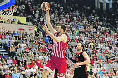 (VIDEO) Novi detalji posle nesreće: Kuzmić životno ugrožen, ima teške povrede glave!