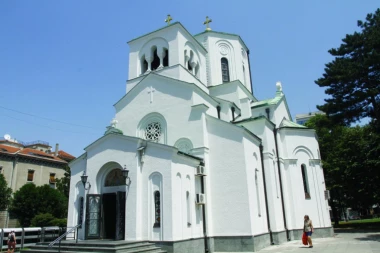 (FOTO) JAVNOST U ŠOKU! Poznati voditelj postaje sveštenik: JEDINI POZIV KOJI IMA JE BOŽIJI!